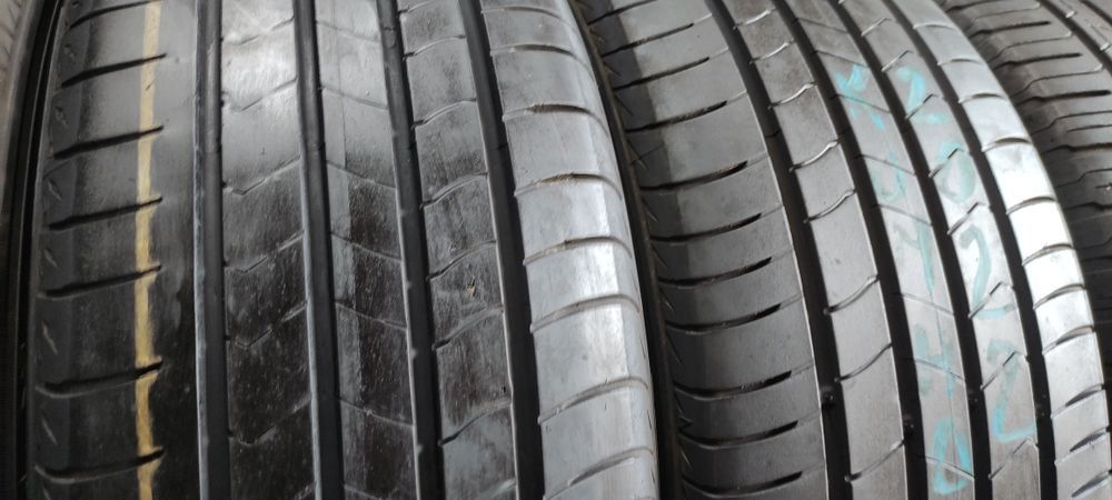 Pneus 215/55/18 semi novos