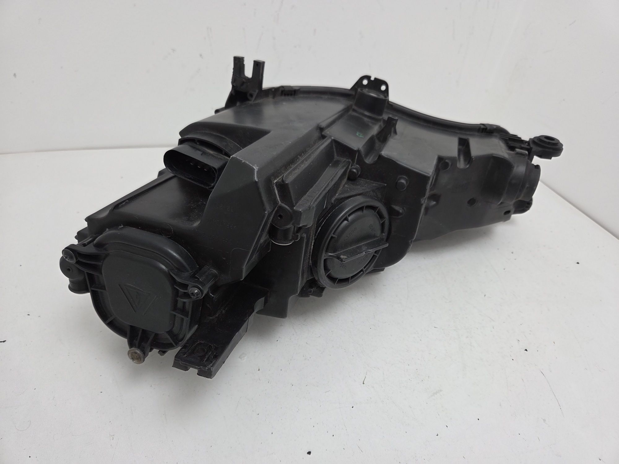 Фара права Audi A4 B9 2017-2019 Xenon USA