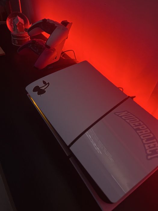 Playstation5 com conta e 1 ano da plus , mais fifa 26 e muitos outros