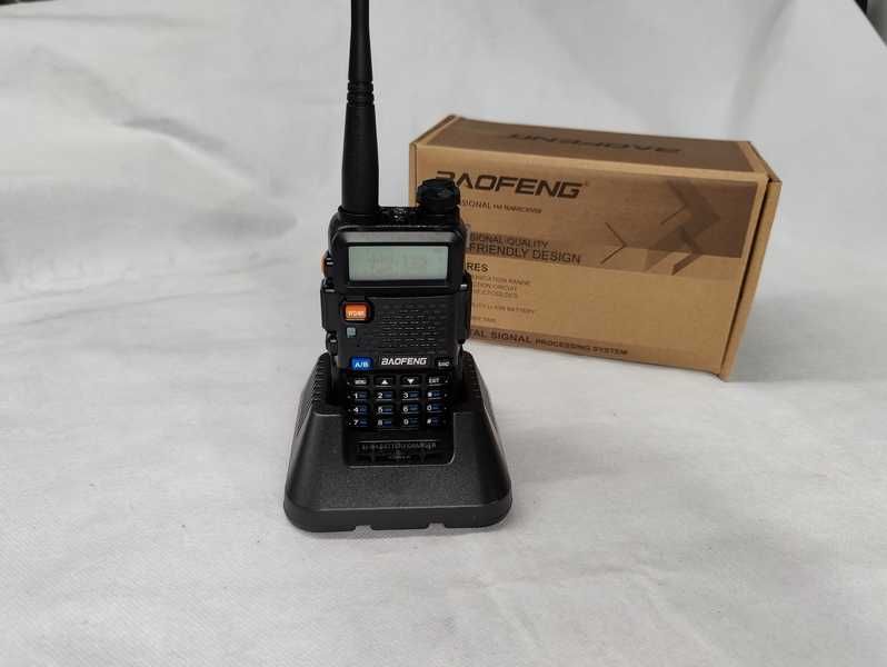 Intercomunicador Rádio Walkie Talkie Banda Dupla - UV-5R de 8W Baofeng