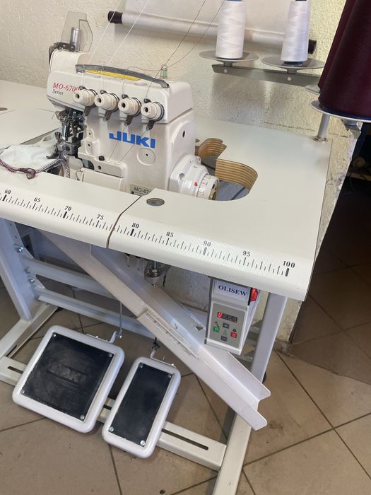 Maszynado szycia owerlok JUKI MO 6714 serwo