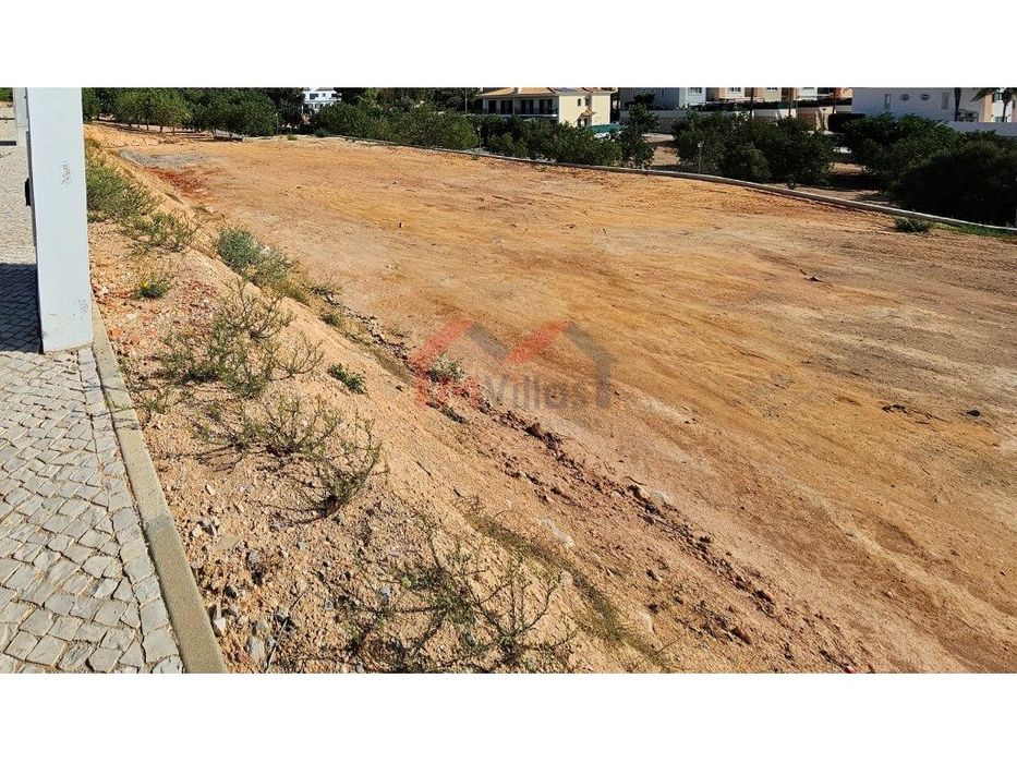 Terreno para construção de 6 apartamentos com garagem - Santa Bárba...