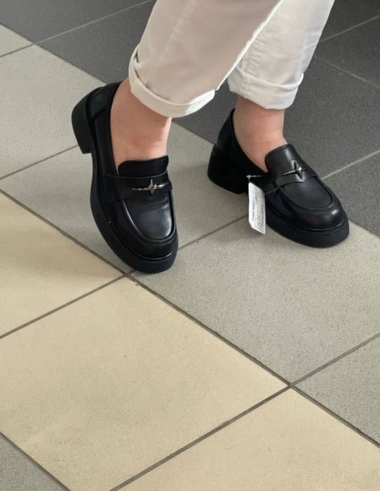 Продам лофери жіночі Attico