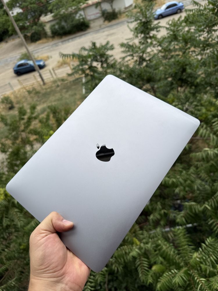 Macbook Air 2020 8/256 silver 259 циклов