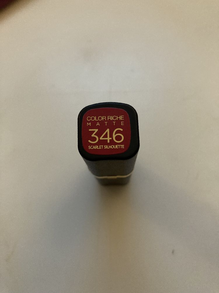 L’OREAL PARIS Color Riche matowa szminka nr346 ,,Scarlet Silhouette”