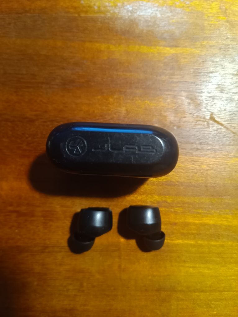 2 pares de Earbuds JLab e Ambie