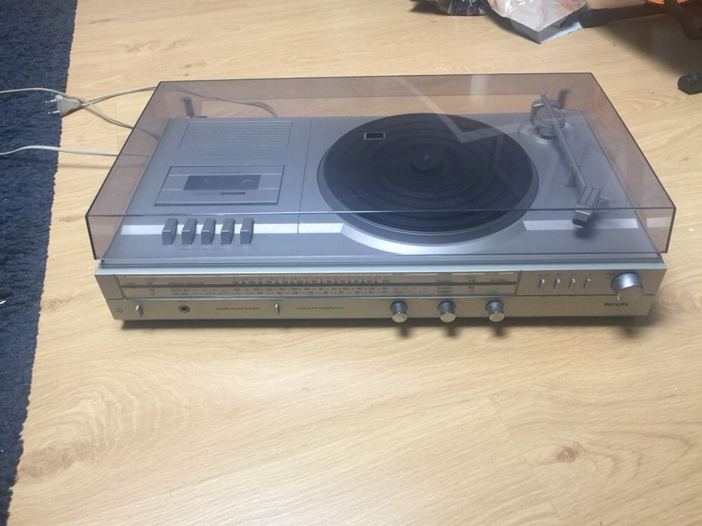 Gira discos vintage Philips Stereo F1125 com ràdio e leitor de cassete