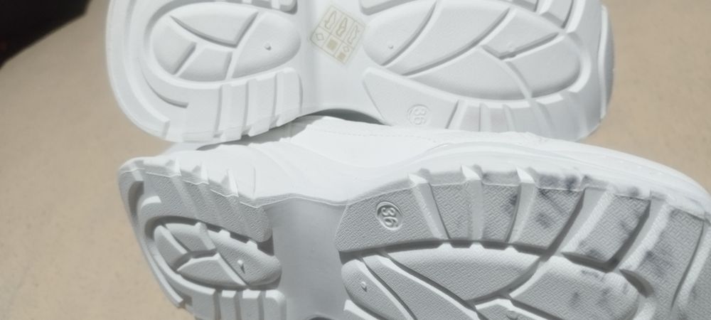 Sapatilha em branco