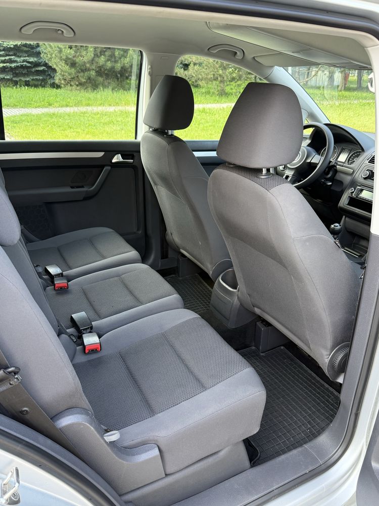 VW Touran 1.6 TDI Webasto Hak niski przebieg