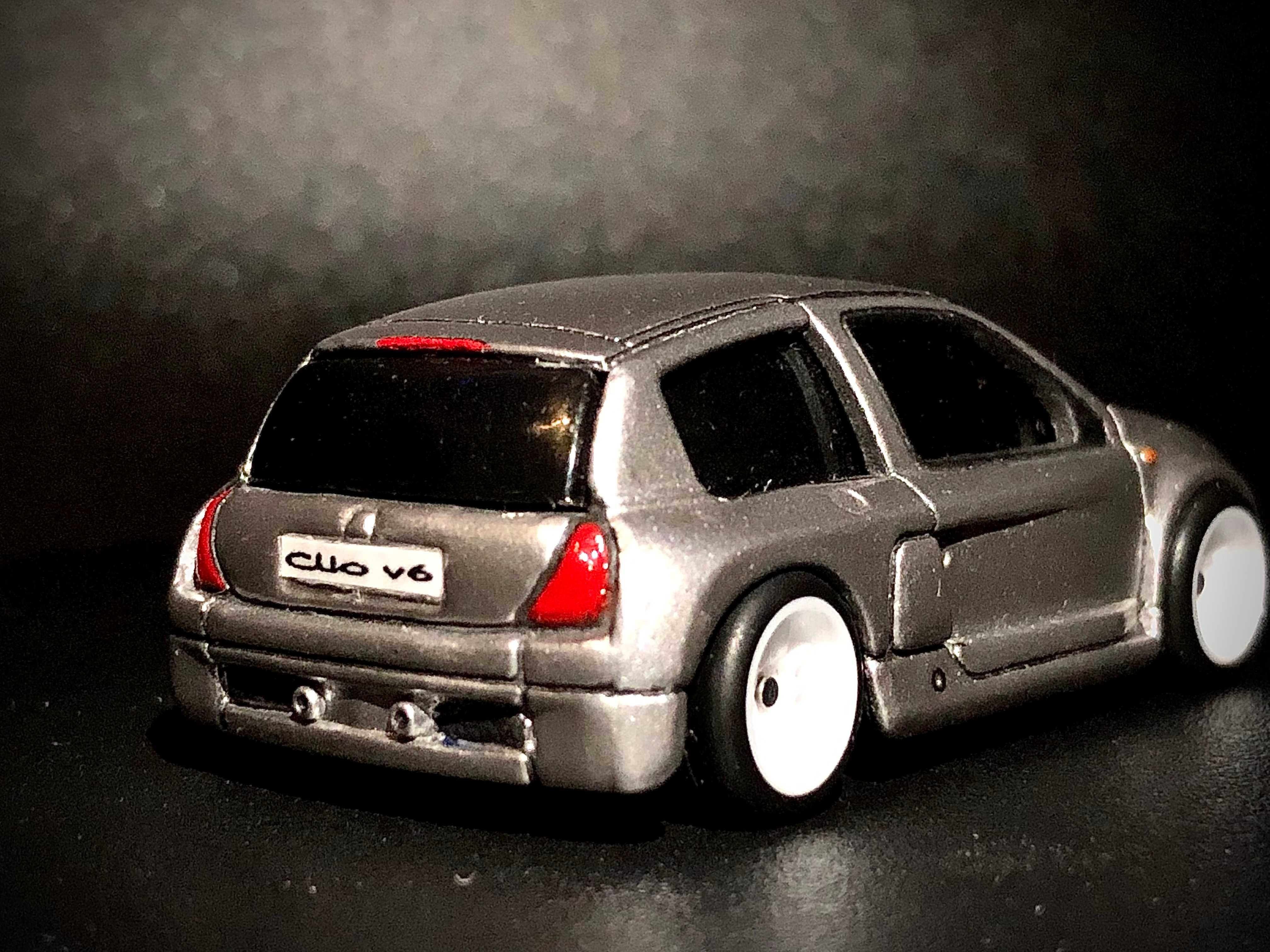 Renault Clio V6 1:64 Maisto Custom model jak Premium