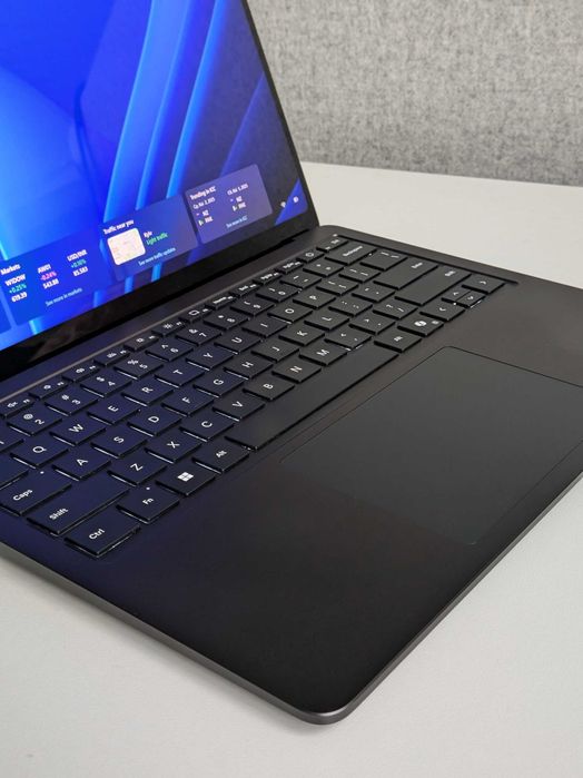 Microsoft Surface Laptop 7 Copilot+PC 64 ГБ/1 ТБ (Snapdragon X Elite)