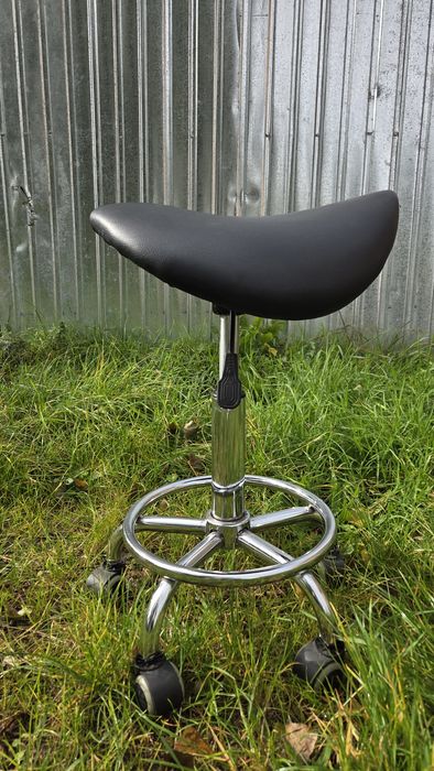 Taboret  fryzjerski  obrotowy