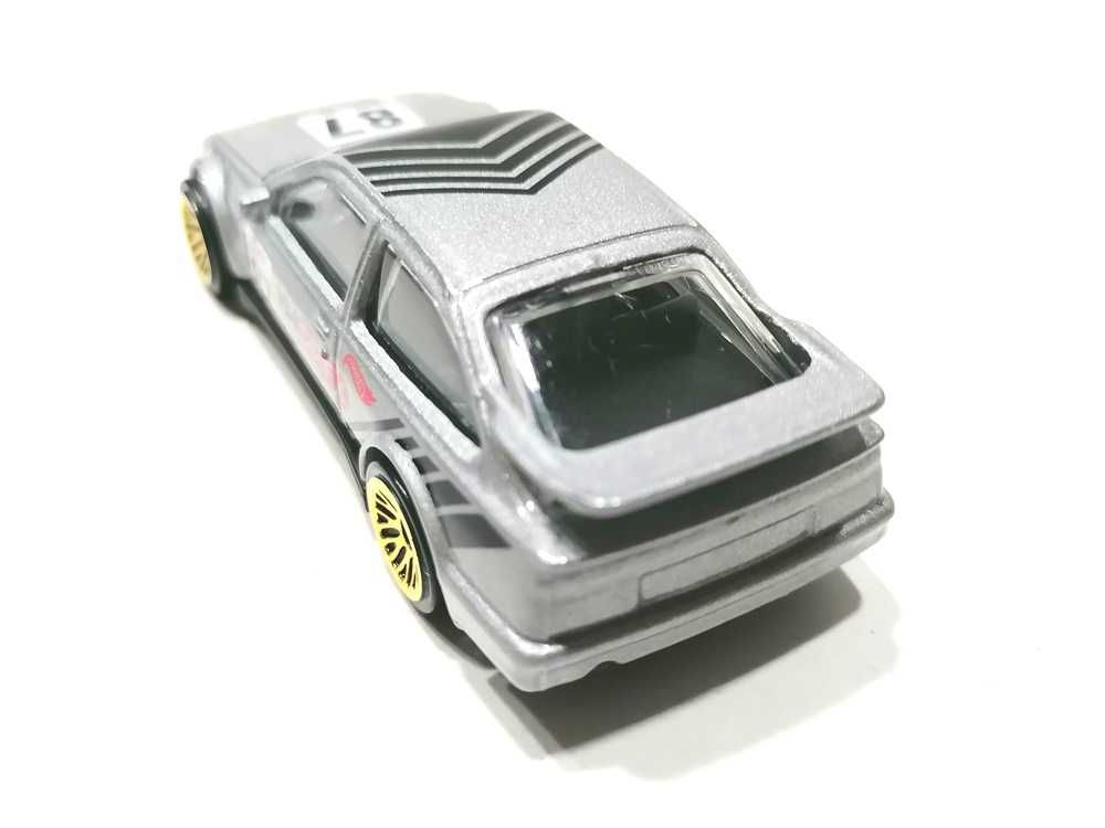 Hot Wheels 87 Ford Sierra Coswort