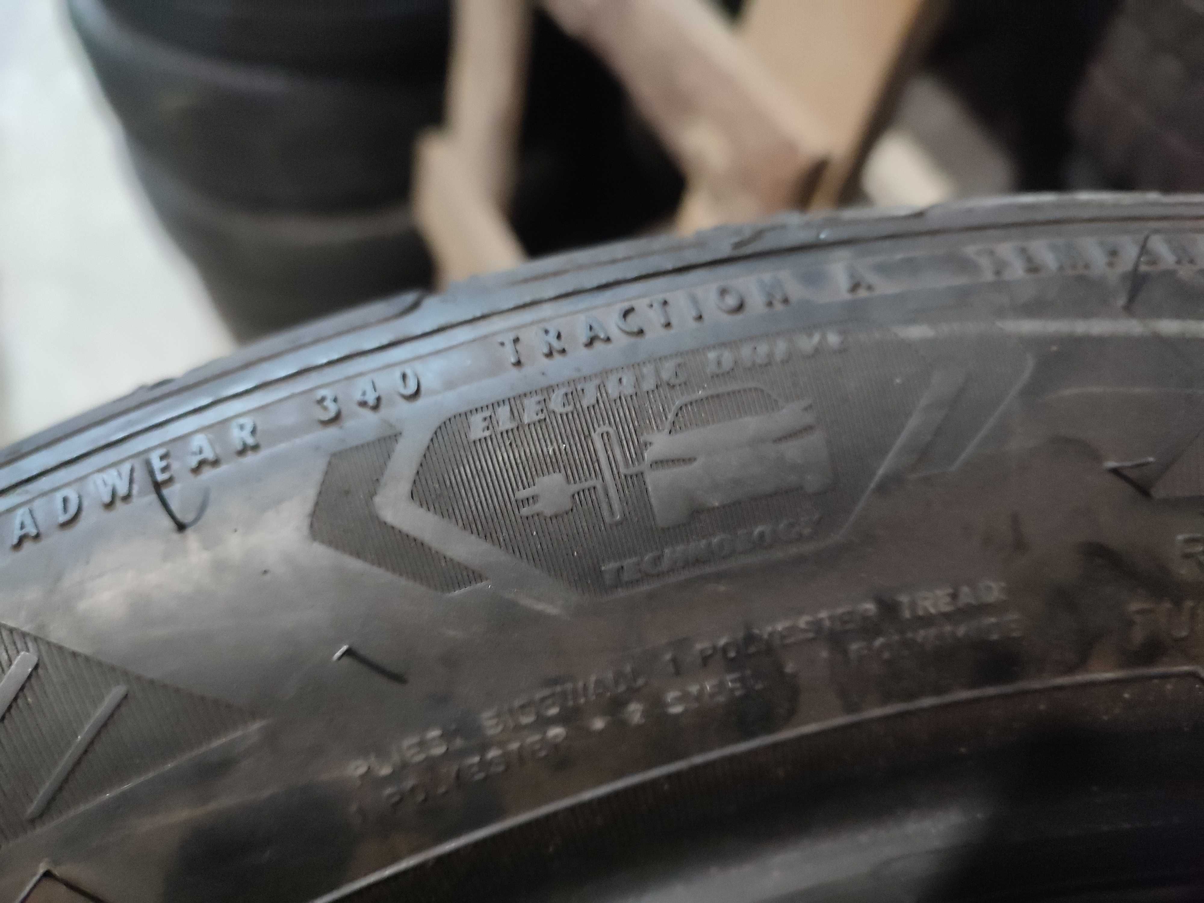 Шины б/у 215/50r19 Goodyear