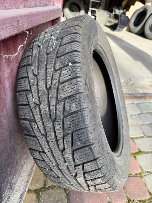 Шини зимові  NOKIAN  225/60 R17 майже нові