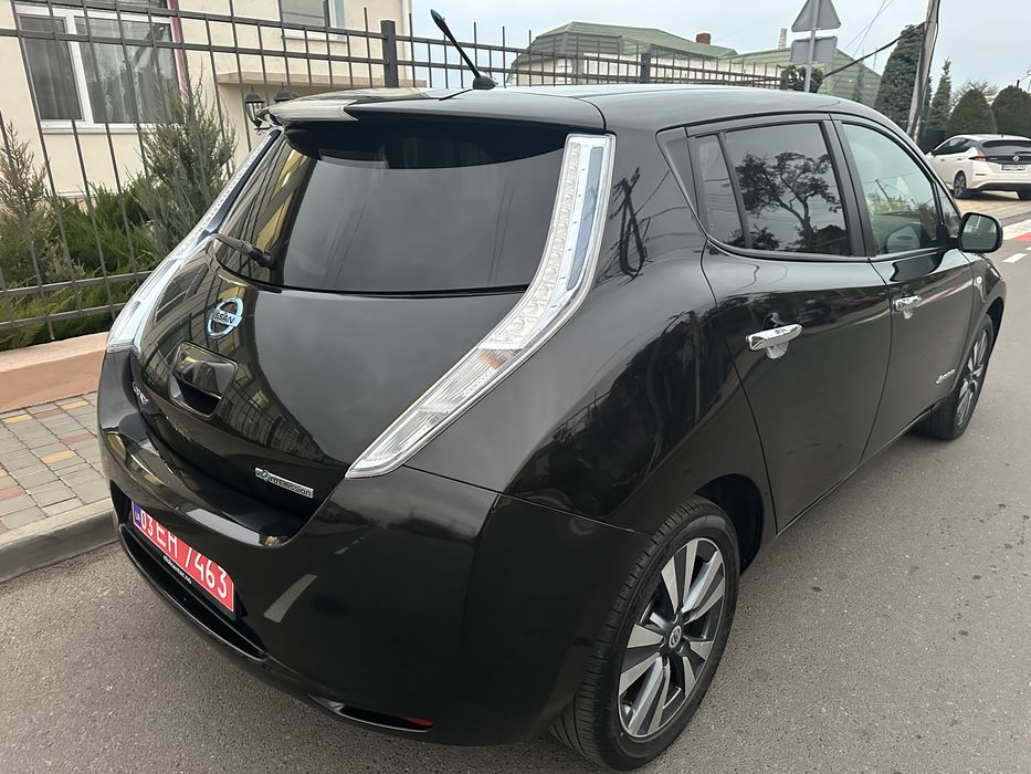Продам Nissan Leaf