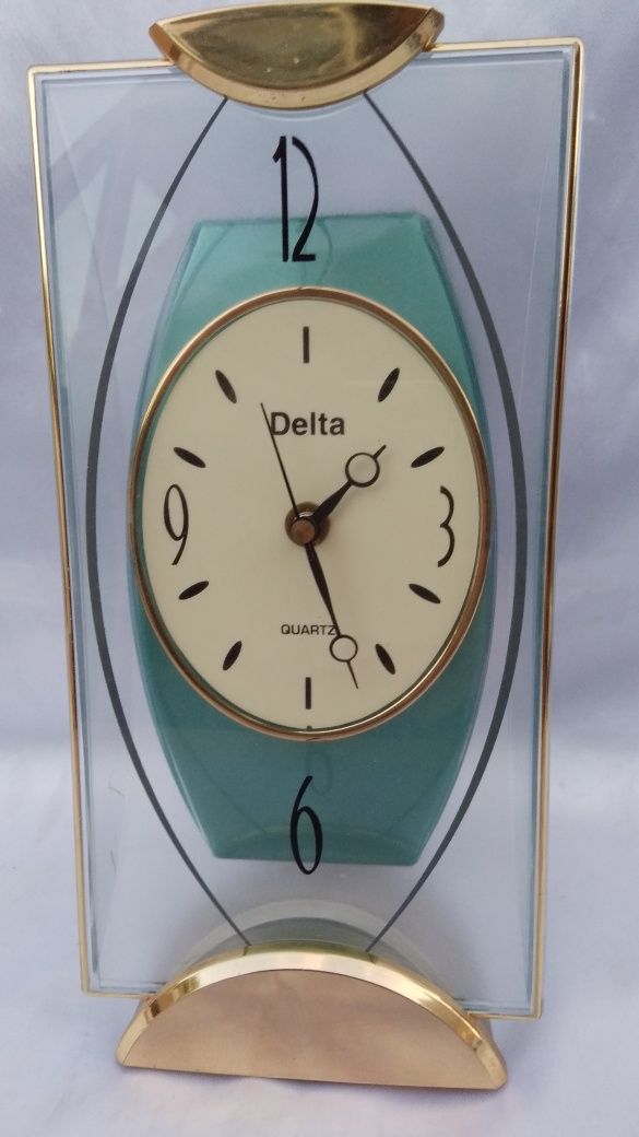 Часы настенные ( настольные)  Delta 777