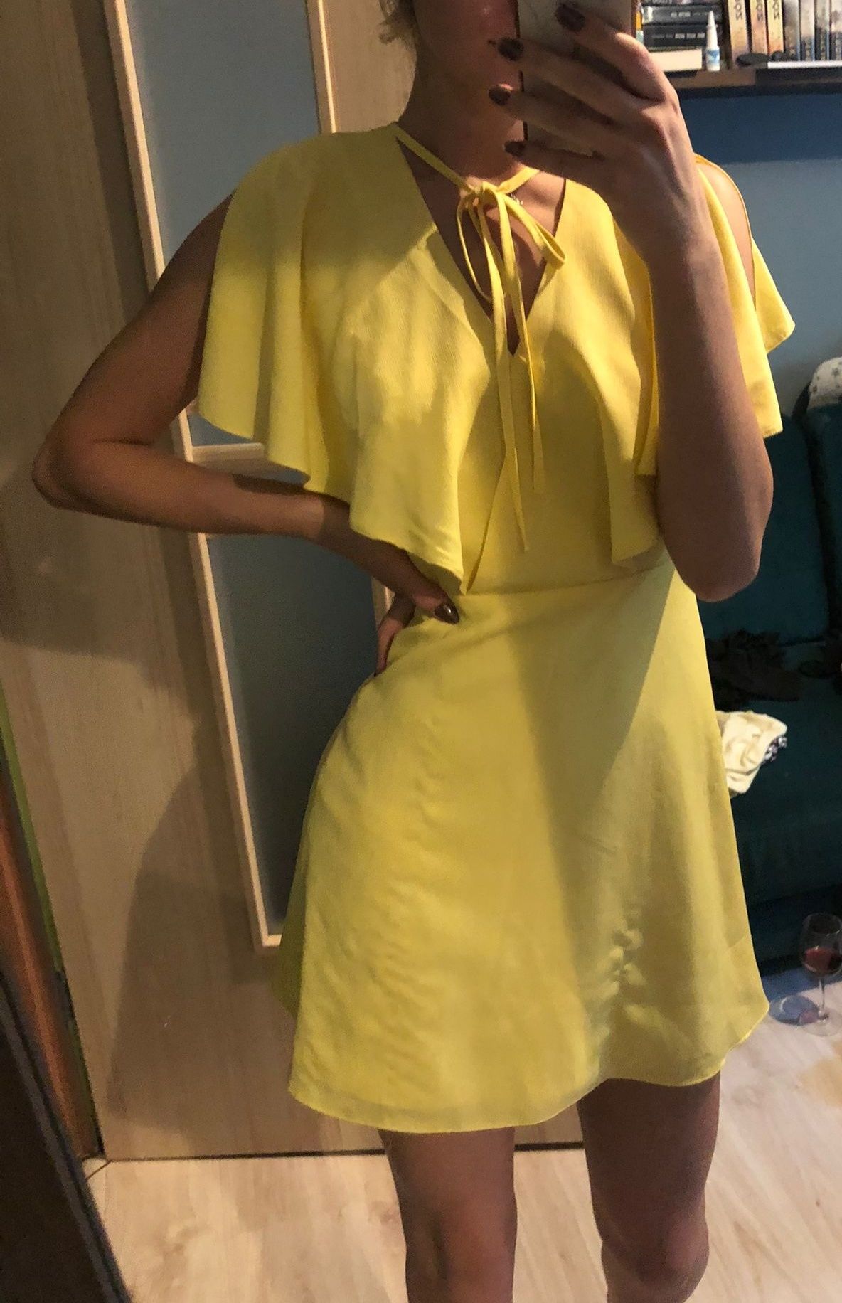 Żółta ładna sukienka