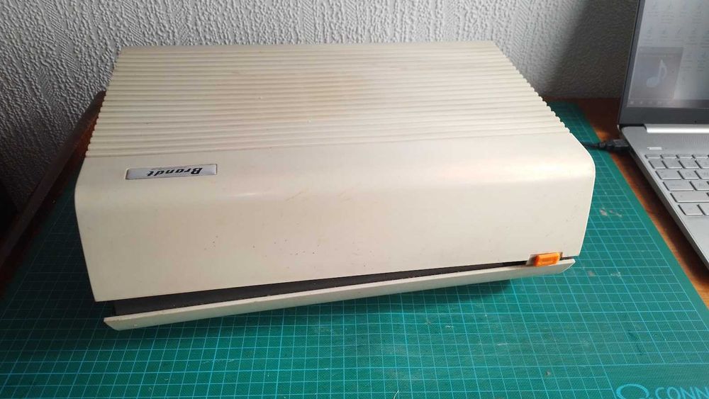 Toca disco Vinil portátil muito antigo Brandt