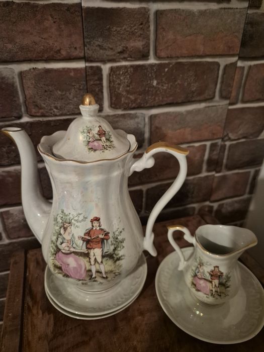 Stara porcelana dzbanek mlecznik