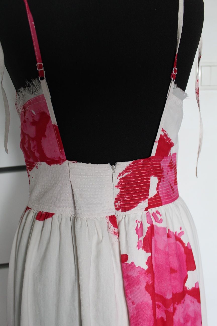 Długa biała suknia S 36 różowe kwiaty maxi dkny odkryte plecy wiązana