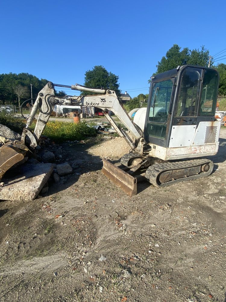 Vendo Bobcat 325 pronta a trabalhar
