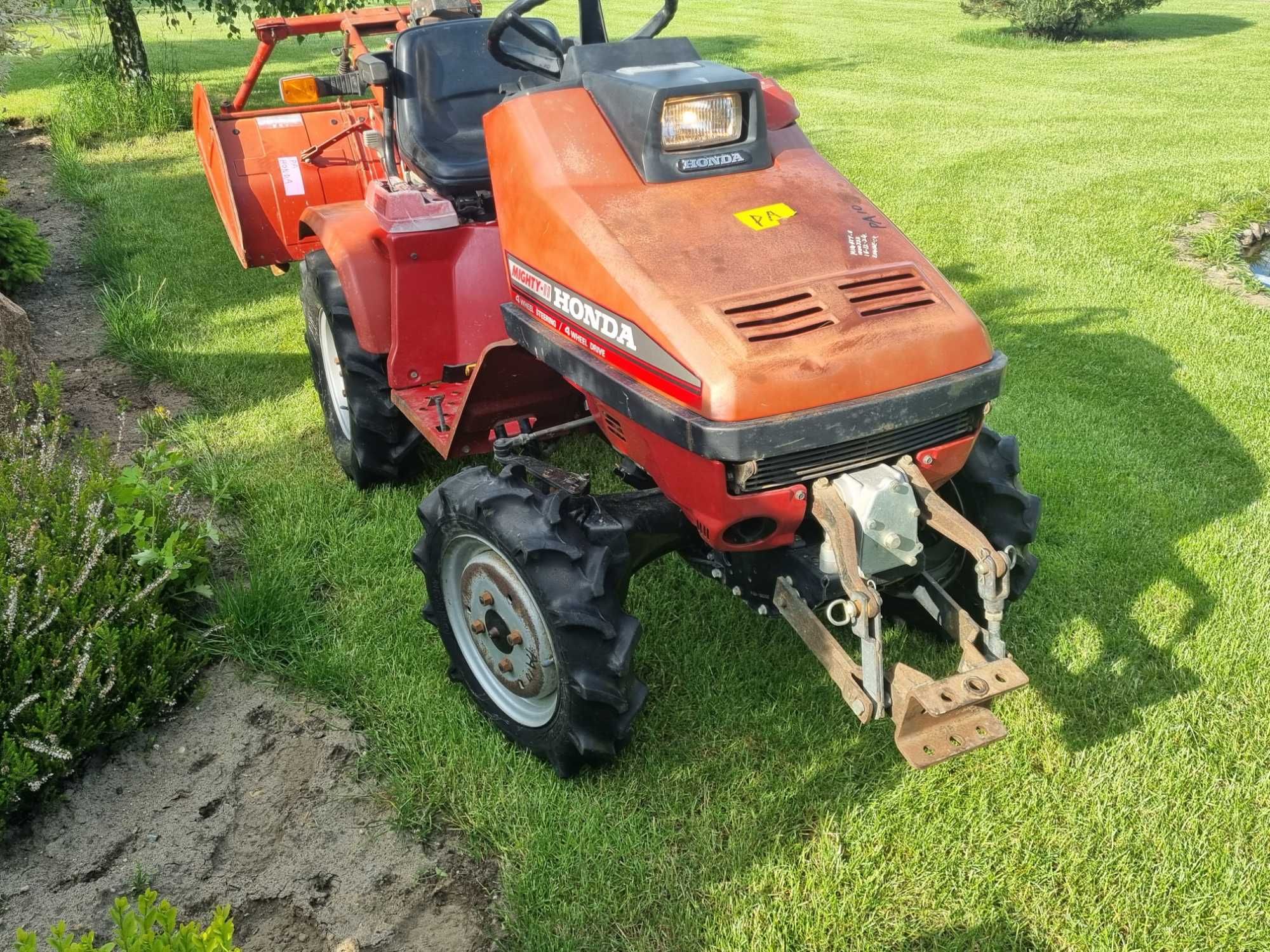 Traktorek Honda Mighty z glebogryzarką i tuzem