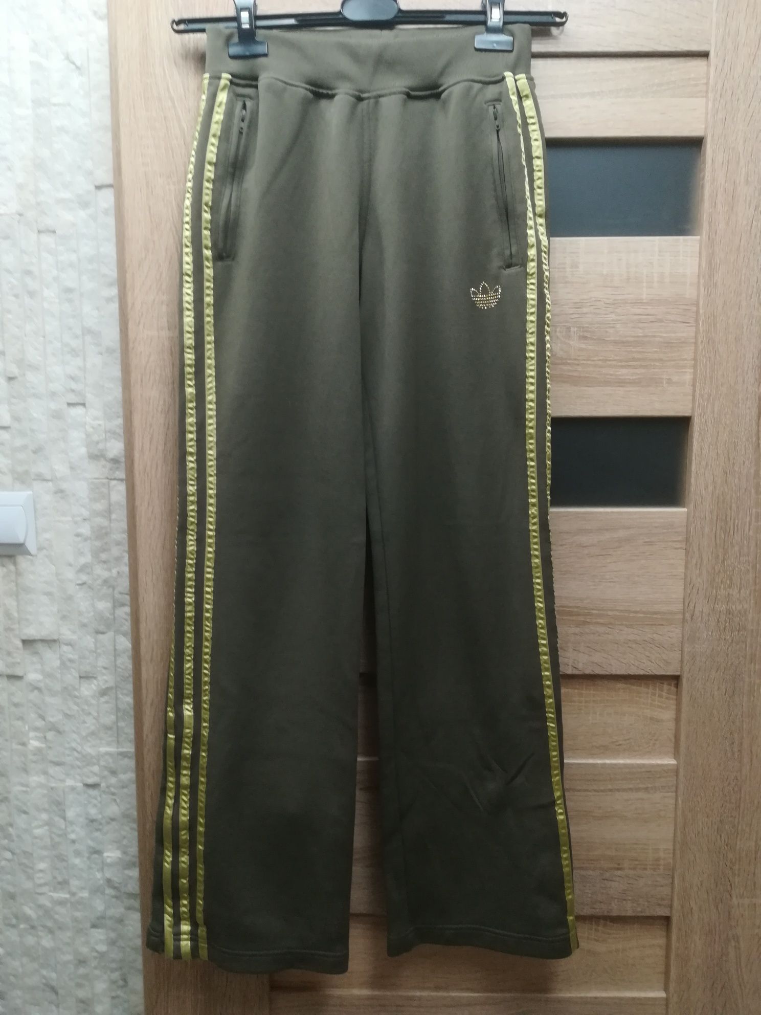 Spodnie dresowe adidas khaki r. S/M