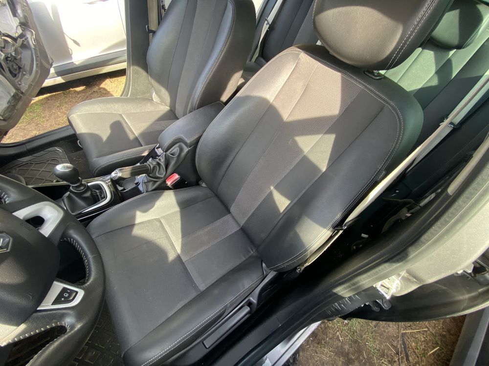 Fotele siedzenia TAPICERKA BOCZKI Skórzane Renault Megane III 3 EU