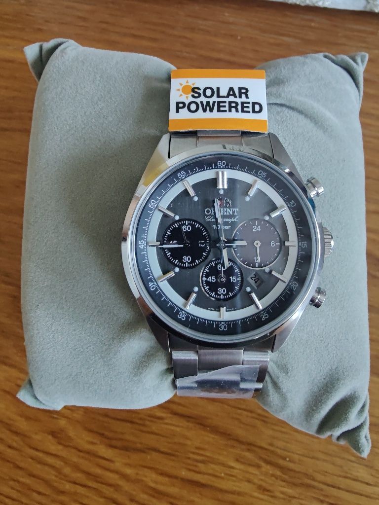 Nowy Orient Neo 70's Solar Panda, sportowy zegarek z chronografem
