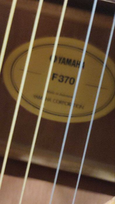 Продам акустичну гітару YAMAHA F370