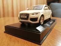 Коллекционная масштабная модель машинка Audi Q7 V12