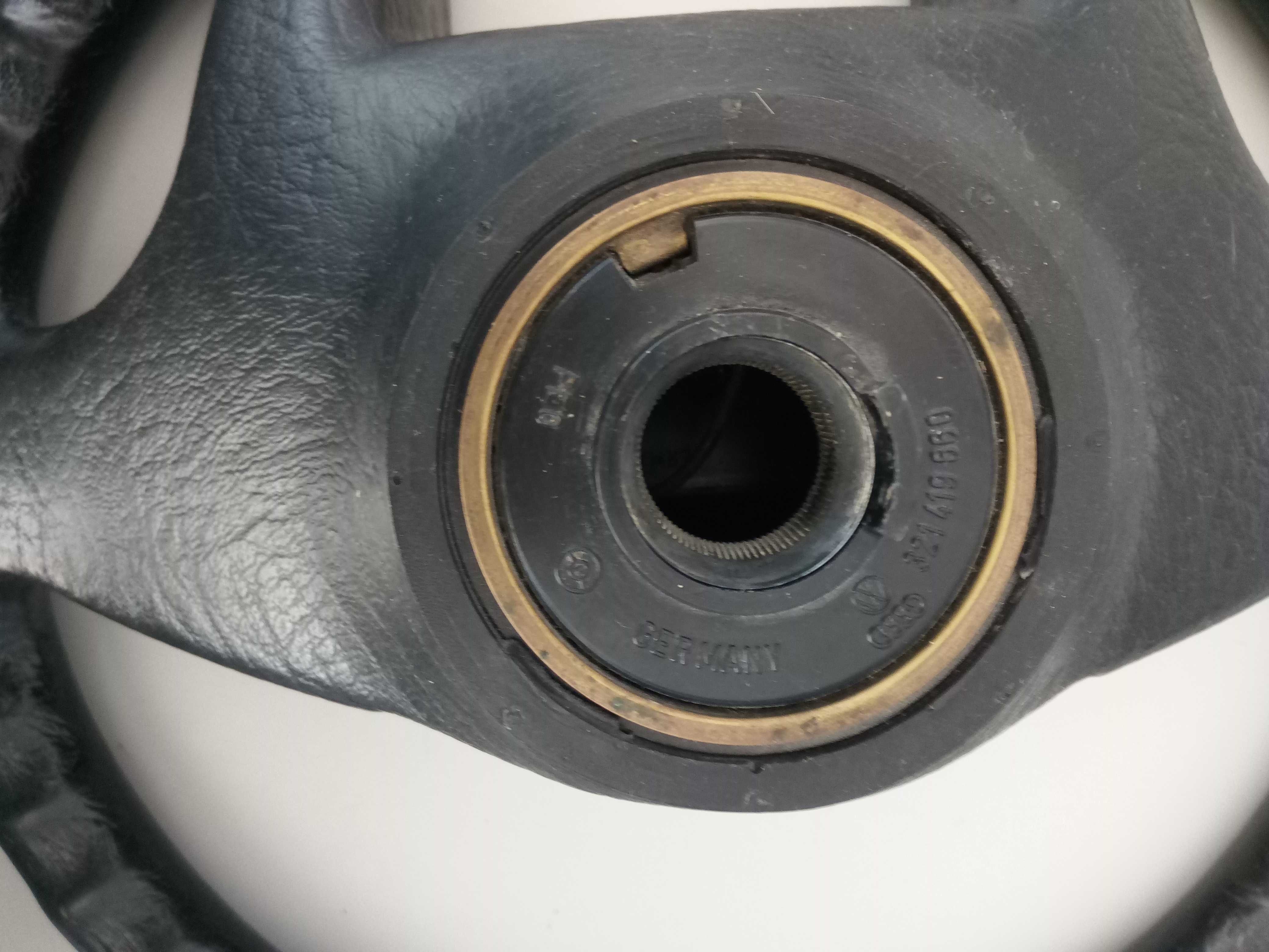 Vendo Volantes e  Pneus com Jante Golf 2