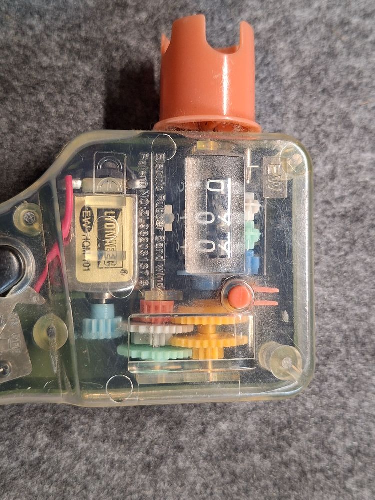 Elektryczna nawijarka do modeli samolotów z napędem gumowym, Lyonaeec