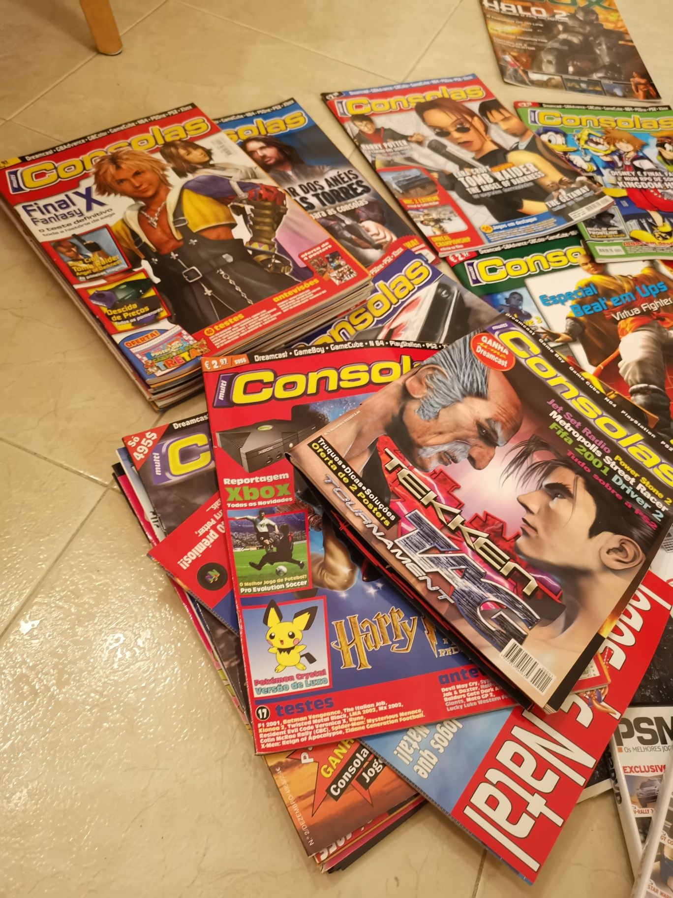Revistas Multiconsolas e alguns folhetos e manuais Game Cube e Xbox