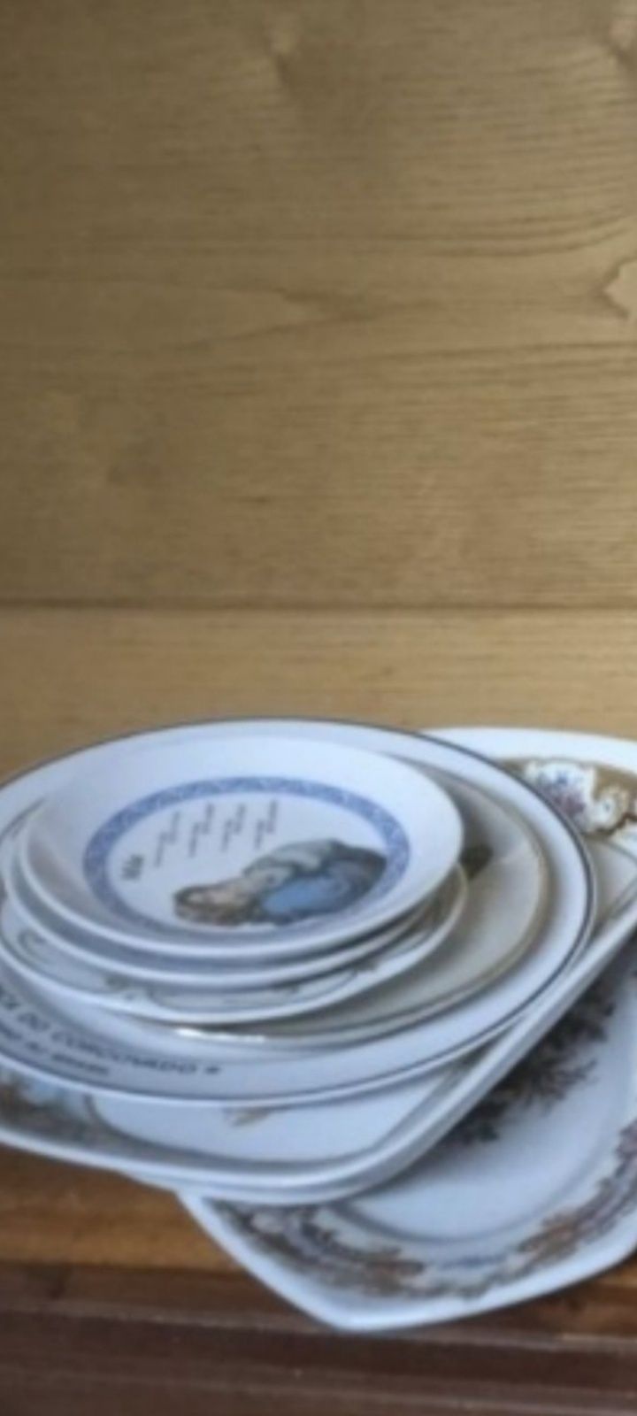 Vendo mais de 120 peças em louça variadas vendo pela melhor oferta