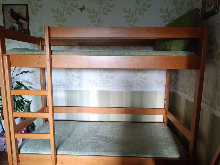 Двух поверхове ліжко
