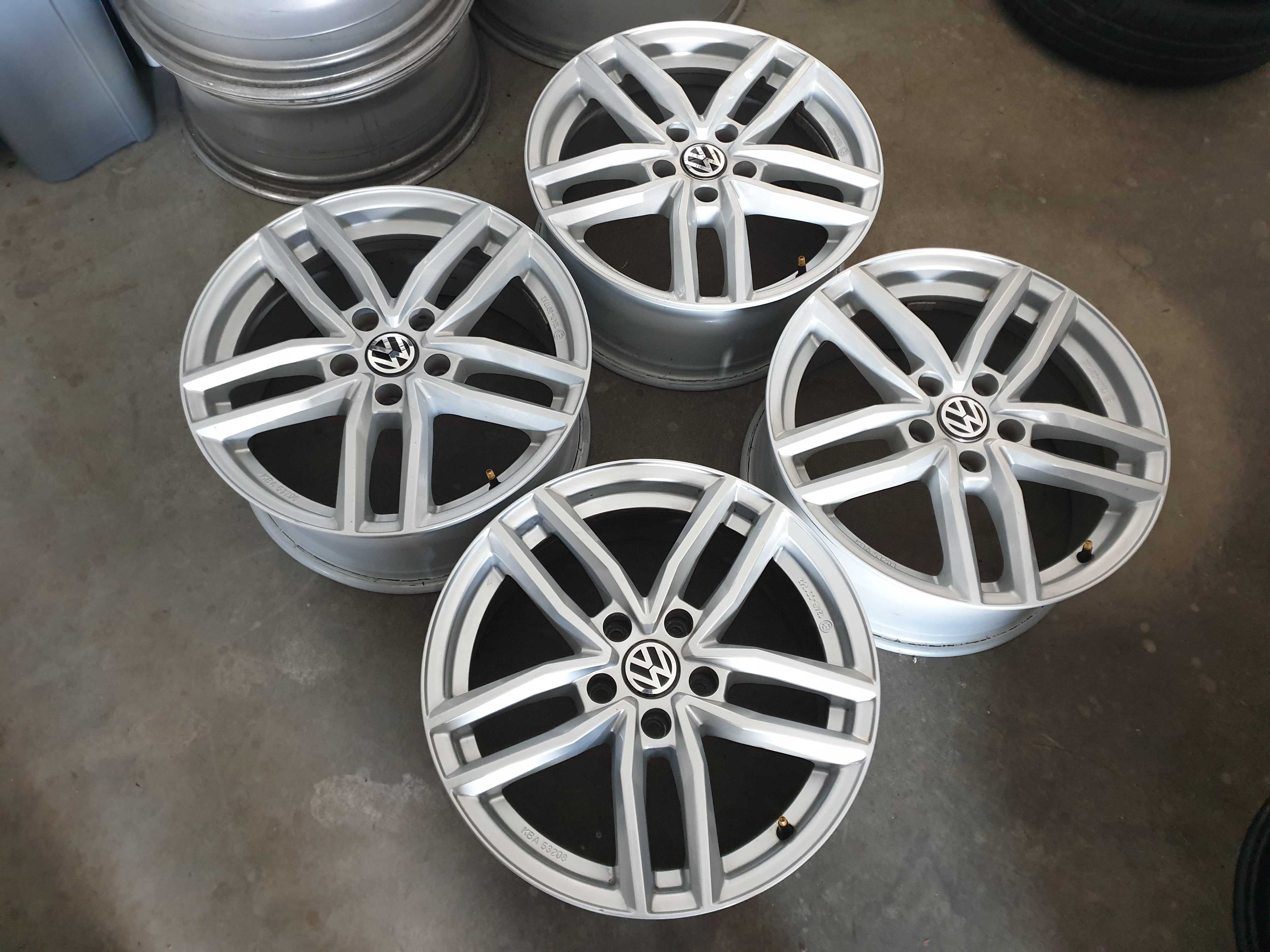 Alufelgi 17" VW Passat B6 B7 B8 Golf VII Caddy Tiguan Touran T4 5x112