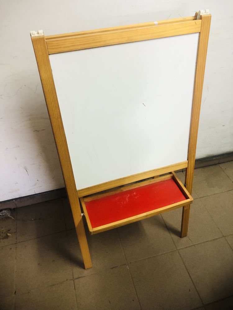 Dwustronną tablicę IKEA dla dzieci