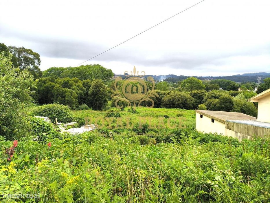 Terreno com 1050m2 em Fiães