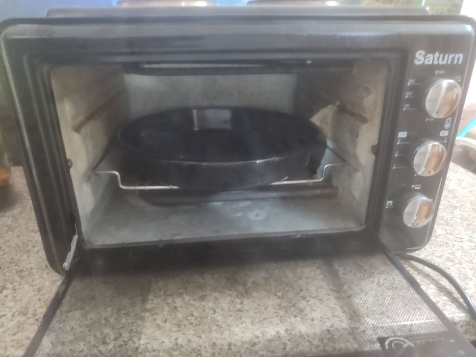 Печь, Электрическая духовка Saturn
Работает отлично
Отправка по