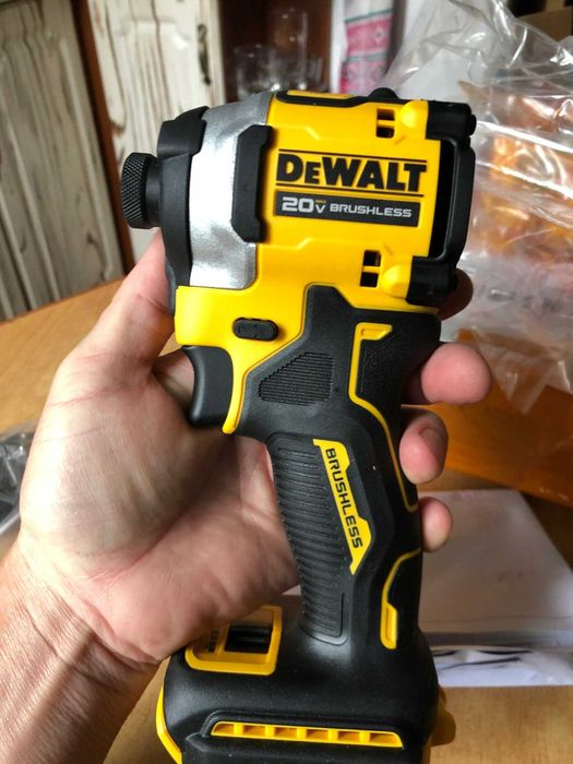 Импакт - шуруповёрт ударный DEWALT DCF850B ATOMIC Девольт 18 / 20 В
