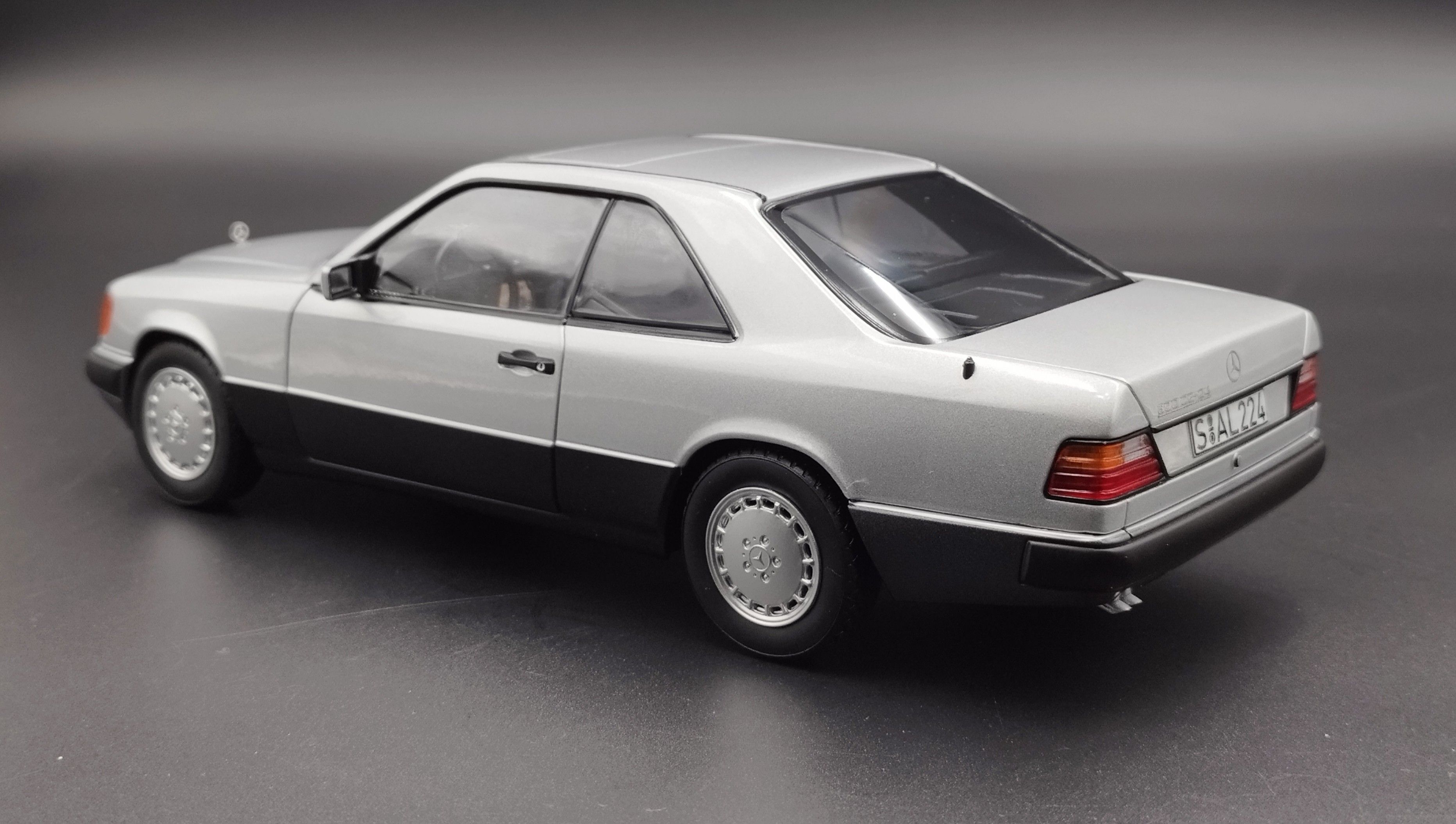 1:18 Norev 1990 Mercedes 300CE-24 Coupe C124 model nowy