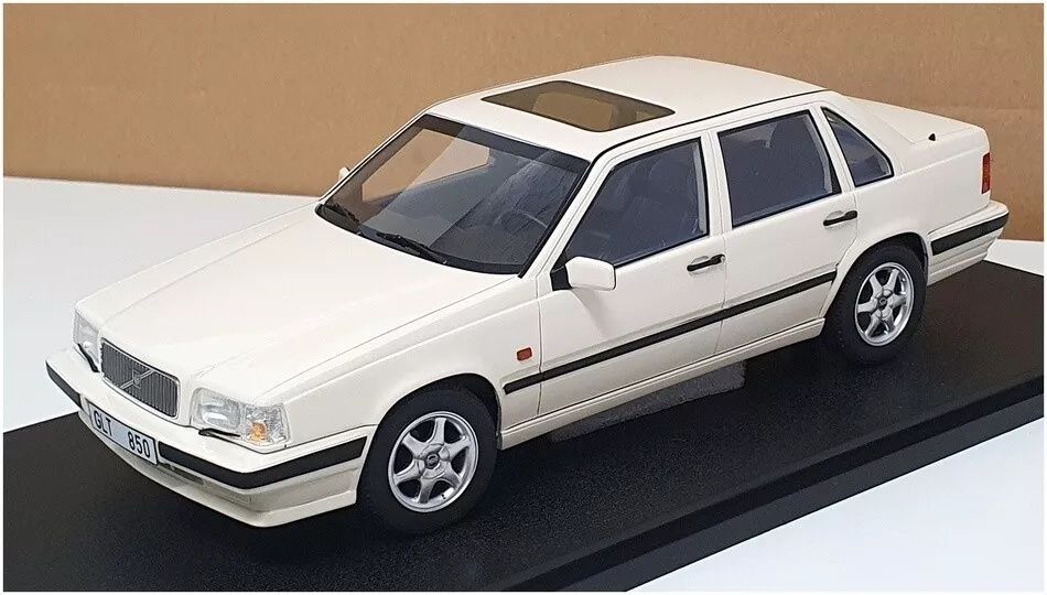Cult scale 1:18 volvo 850 GLT ano 1991-94