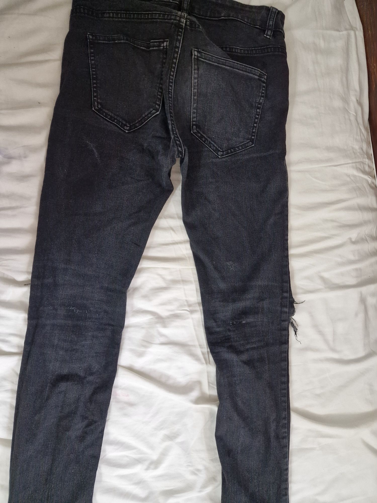 Męskie jeansy rurki z dziurami męskie spodnie jeansowe  super skiny H&