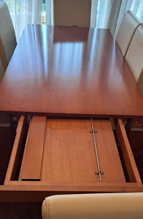 Mesa jantar cadeiras e aparador