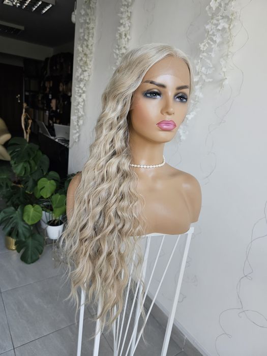 Długa peruka premium Aniela słowiański blond lace front naturalny efek