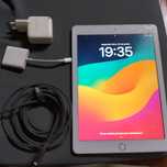 Ipad 6 geração com carregador e adaptador de câmera