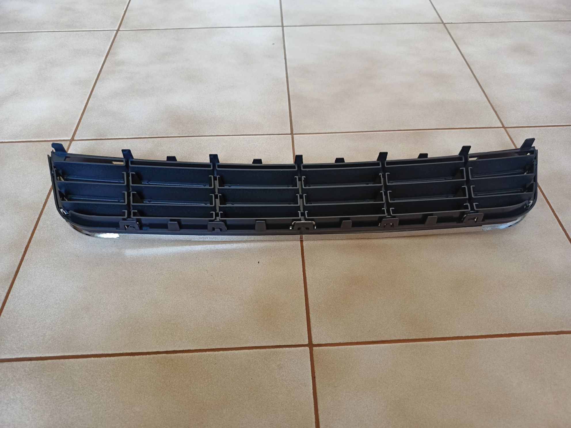 Решітка бампера VW Passat b6