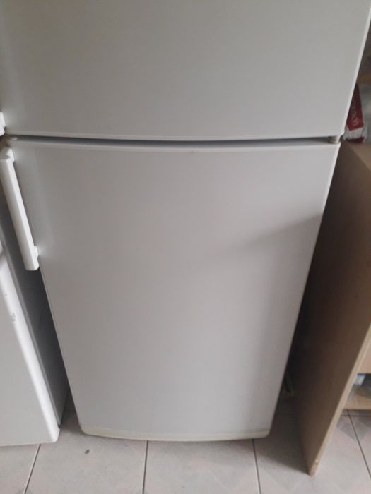 Продам двухкамерный холодильник Atlant